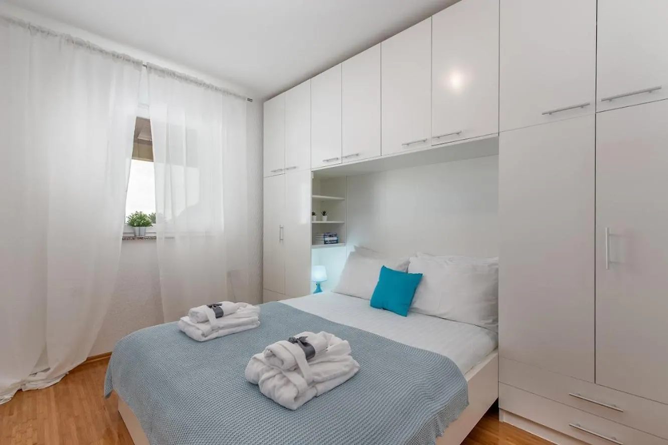 Apartment Dramalj 32 0*,