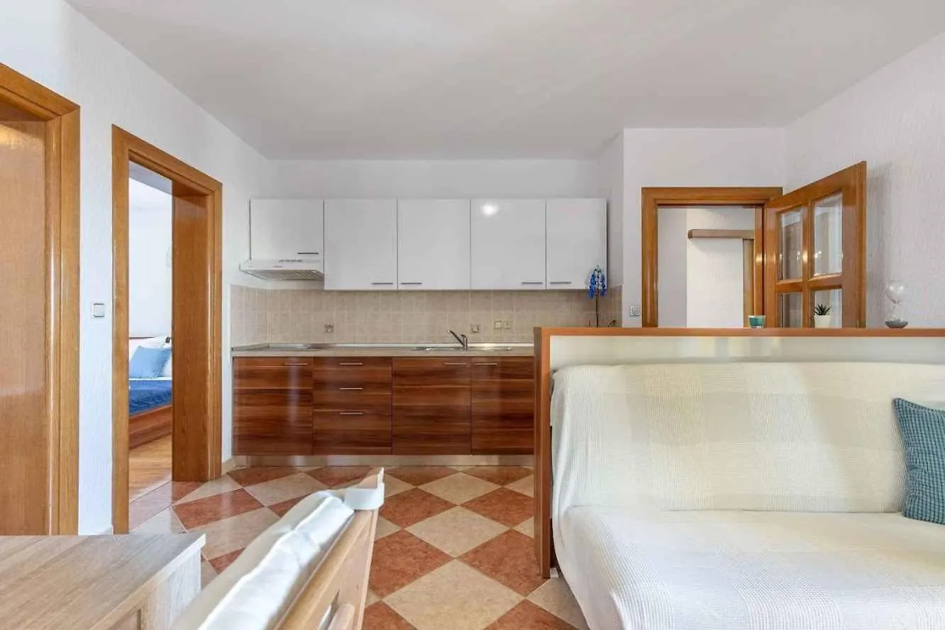 Apartment Dramalj 32 0*,
